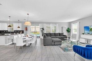 TV, stereo - Amazing 6 Bedroom StoryLake New Resort Home (Kissimmee)