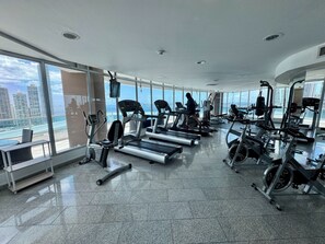 Fitness facility - Bayfront Tower on Avenida Balboa, 1 Bedroom Apartment with City Views (Panamá)