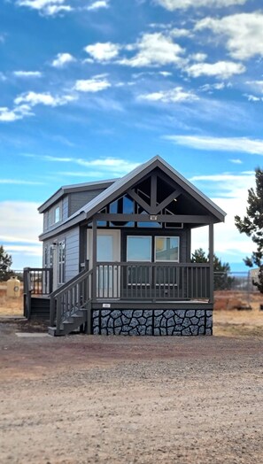 Exterior detail - 092 Tiny Home near Grand Canyon South Rim Sleeps 8 (Williams)