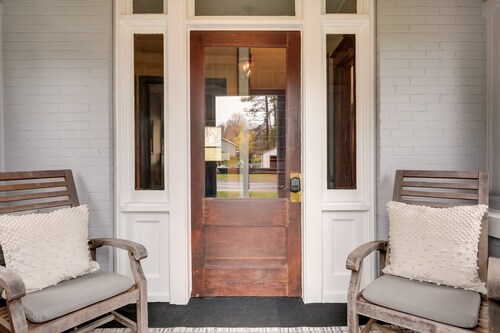 Spacious Home in Ramsay: 9 Smart TVs + Pool Table!