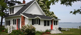  Artists, writers & creative minds  IMAGINE YOUR GETAWAY AT SIMPLICITY COTTAGE