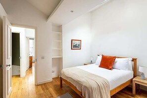 2 Schlafzimmer, Schreibtisch, Bügeleisen/Bügelbrett, WLAN