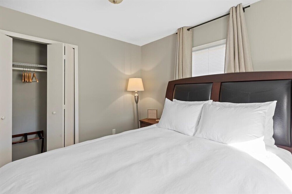 Apartments Near Great Lakes Crossing Mall