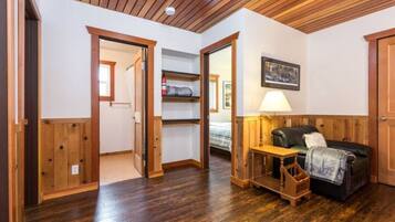 4 bedrooms, free WiFi, bed sheets
