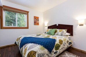 4 bedrooms, free WiFi, bed sheets