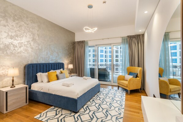 2 bedrooms, in-room safe, iron/ironing board, Internet