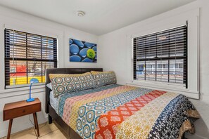 3 bedrooms, desk, iron/ironing board, free WiFi