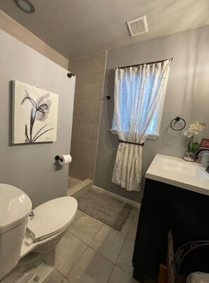 Hårføner, håndklær, såpe og toalettpapir