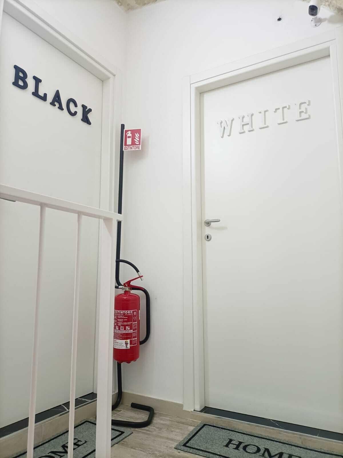 Foto - Newhouse Rooms BLACK & WHITE