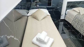 Habitación triple exclusiva | 1 dormitorio, sistema de insonorización, wifi gratis