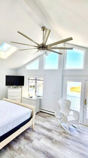 4 bedrooms, WiFi - Bayfront! Boat Slip Fishing Pier (North Wildwood)