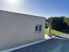 Property grounds - Cozy House close to the sea (Foxi Lioni)