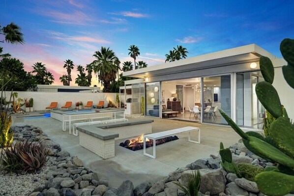 BBQ/picnic Area - Wexler Steel House (Palm Springs)