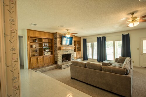 4 Bedroom Farmhouse XXII & Event Venue 117 Acres