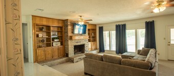 4 Bedroom Farmhouse XXII & Event Venue 117 Acres