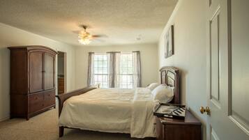 4 bedrooms, iron/ironing board, free WiFi, bed sheets
