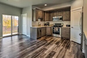 Private kitchen - Newer 3 bdr near Snowbasin, Hill AFB, Ogden, Pets (Layton)