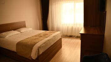 Premium bedding, desk, soundproofing, free WiFi