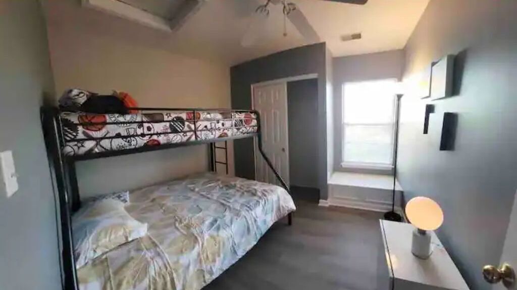 4 Schlafzimmer, Bügeleisen/Bügelbrett, kostenloses WLAN, Bettwäsche