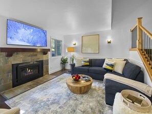 Smart TV y chimenea