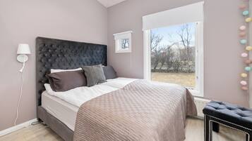 House | 5 bedrooms, iron/ironing board, WiFi (free), bed sheets