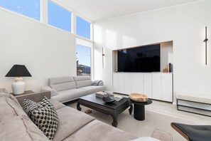 House | Living area | TV - Quality and Peaceful Villa (Garðabær)