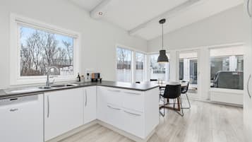 House | Private kitchen | Fridge, microwave, oven, dishwasher