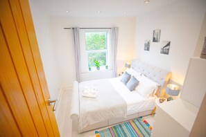 1 bedroom, iron/ironing board, free WiFi, bed sheets - Hammersmith Apollo 1 Bedroom Apartment (London)