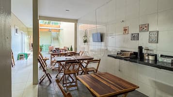 Desayuno de autoservicio incluido todos los días