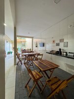 Free daily self-serve breakfast