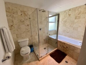 Comfort-Apartment | Badezimmer | Haartrockner, Handtücher
