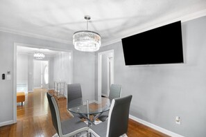 Dining - 573-Modern Pet Friendly Oasis in East Lake (Decatur)