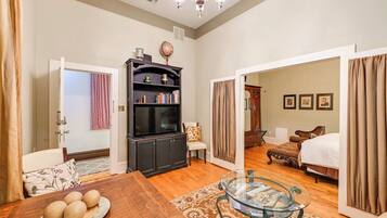 1 bedroom, desk, iron/ironing board, WiFi