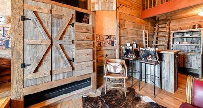 Western-Themed Decatur Studio on Main Street!