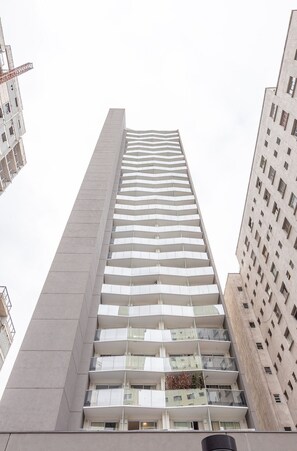 Exterior - Setin Downtown Praca da Sé by Viva - Prédio completo com piscina perto de estação de metrô no Centro de São Paulo (São Paulo)