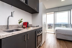 Comfort-Studio | Eigene Küche | Kühlschrank, Mikrowelle, Espressomaschine, Kochgeschirr/Geschirr/Besteck