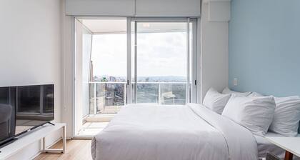 Setin Downtown Praca da Sé by Viva - Prédio completo com piscina perto de estação de metrô no Centro de São Paulo