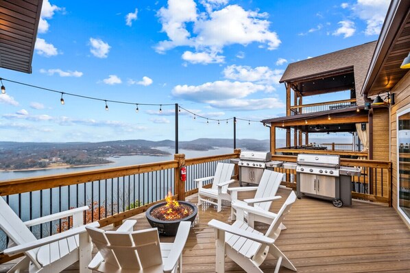 Terrace/patio - Slide `n` Bounce Lodge: Private Playspace, Hot Tubs, Lakeview, Sleeps 36 (Kimberling City)