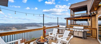 Private Playspace, 2 Hot Tubs, Incredible View!