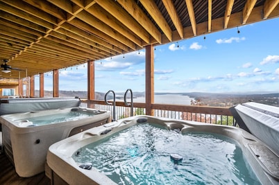 Slide `n` Bounce Lodge: Private Playspace, Hot Tubs, Lakeview, Sleeps 36