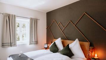 Classic Room | 1 bedroom, in-room safe, individually decorated, individually furnished