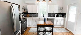 Luxury Accomodation, Footsteps from the Ocean.
