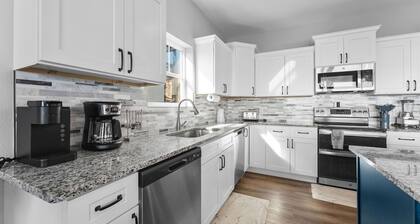 LakePoint Lodge 9BR Home Sleeps 30! 1mi to SDC