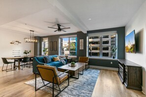 TV - The Big Easy's Finest: 4-Bedroom Luxury Condo in New Orleans (New Orleans)