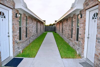 2BD 2BT Apt near University