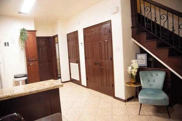 Interior - 3BD 2BT town suite minutes away Medical Center (Edinburg)
