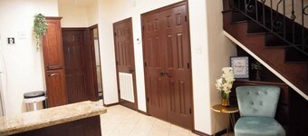 3BD 2BT town suite minutes away Medical Center