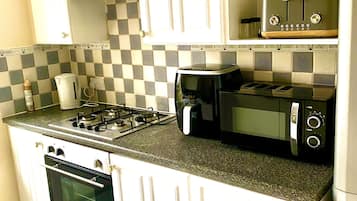 Apartment | Private kitchen | Fridge, microwave, oven, stovetop