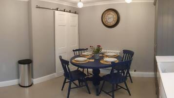 Apartment | Dining