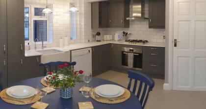 Spacious 2-bedroom Family Flat in Iver Heath